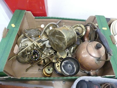 Lot 583 - A collection of mixed brass and copper ware