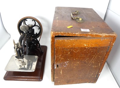 Lot 618 - A vintage Wilcox & Gibbs sewing machine, boxed