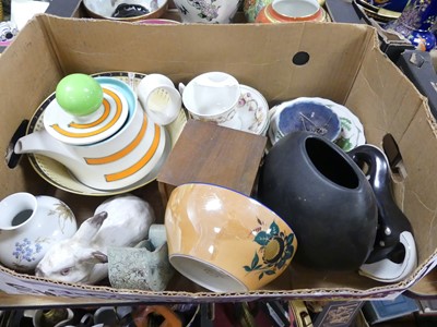 Lot 644 - A collection of mixed ceramics to inlcude a...