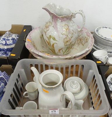 Lot 678 - A collection of ceramics to include Royal...