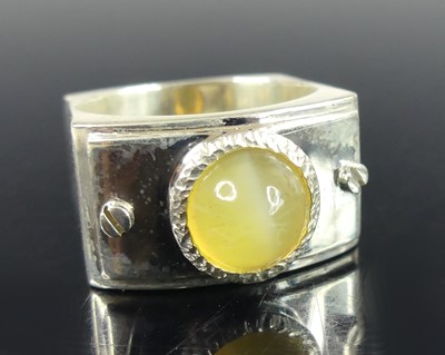 Lot 2651 - A contemporary silver chrysoberyl cats eye...