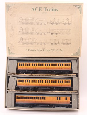 Lot 206 - ACE Trains 0 gauge 3 coach Metropolitan set,...