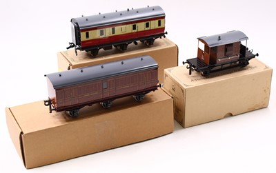 Lot 259 - Three modern coarse scale 0 gauge vehicles to...