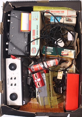 Lot 588 - A collection of Hornby Dublo spares, with 00...
