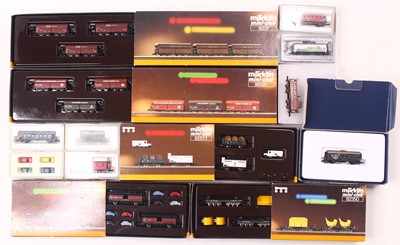 Lot 775 - Marklin Mini Club Z gauge Wagons, to include...