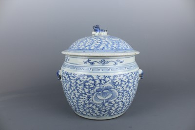 Lot 8 - A Chinese blue and white ”scrolling lotus“ jar...