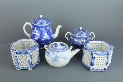 Lot 21 - Five Japanese blue and white pieces, 20th...