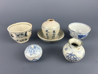 Lot 101 - A group of Chinese ship wreck ceramics, Ming...