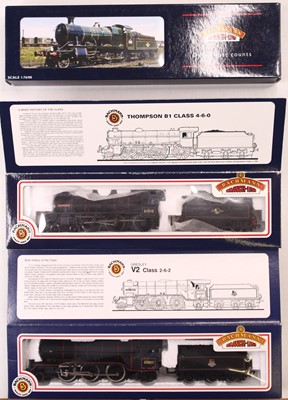 Lot 481 - Three Bachmann 00 gauge locos to include a V2...