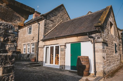 Lot 97 - Hoopers Barn, holiday cottage x4 nights’...