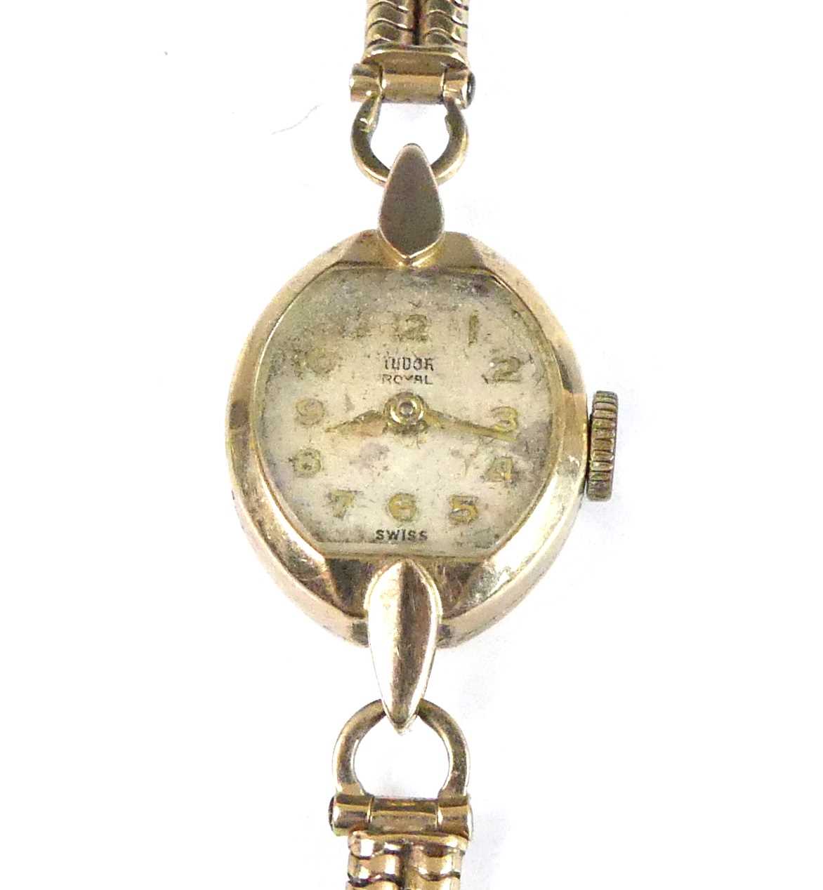 Lot 2962 - A lady's vintage Tudor Royal 9ct gold cased...