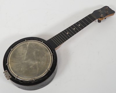 Lot 64 - A vintage banjolele, 56cm