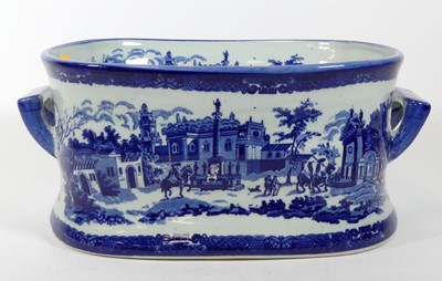 Lot 91 - A blue and white transfer decorated pottery...