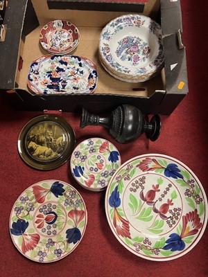 Lot 95 - A collection of mixed ceramics, to include...