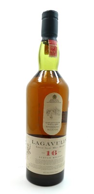 Lot 1424 - Lagavulin 16 Year Old Single Islay Malt Whisky,...