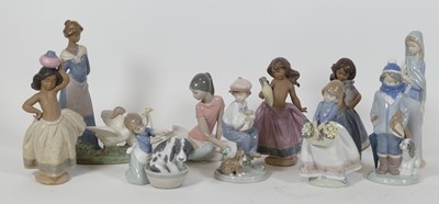 Lot 125 - A collection of ten Lladro porcelain figures,...