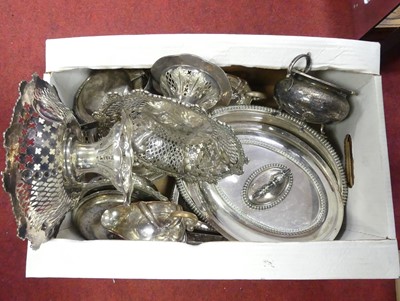 Lot 280 - A box of miscellaneous metalware, to include a...