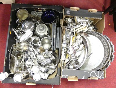 Lot 282 - Two boxes of miscellaneous metalwares, to...