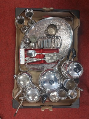 Lot 283 - A box of miscellaneous metal wares to include...