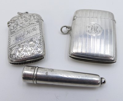 Lot 289 - A George V silver vesta of hinged rectangular...