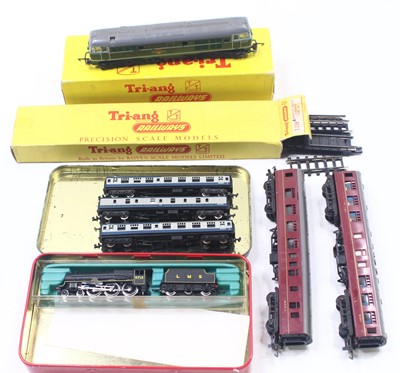 Lot 767 - A small collection of N gauge and Triang TT...