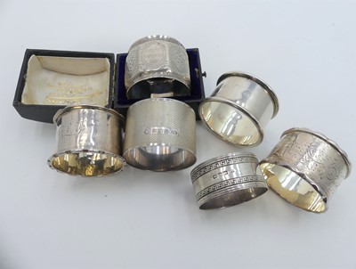 Lot 473 - An early 20th century silver napkin ring,...