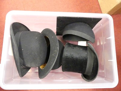 Lot 197 - A vintage gent's bowler hat by Everett & Sons...