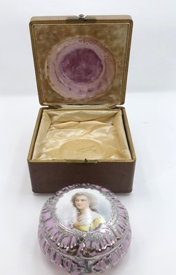 Lot 208 - A French porcelain box and cover, handpainted...