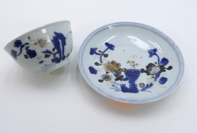 Lot 238 - A Chinese blue & white porcelain tea bowl and...