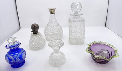 Lot 240 - A collection of glassware to include a cut...