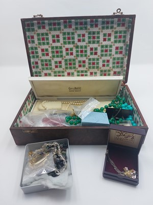 Lot 478 - A leather clad jewellery box and contents to...