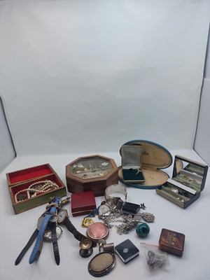 Lot 485 - A collection of assorted costume jewellery to...