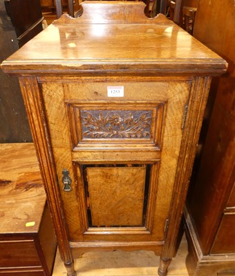 Lot 1253 - A late Victorian pollard oak ledgeback single...