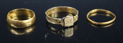 Lot 433 - A 22ct gold court shaped wedding band, size...