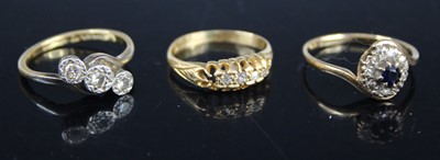 Lot 436 - An 18ct gold and platinum diamond crossover...