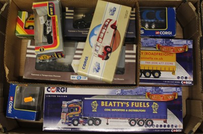 Lot 1522 - Two boxes of boxed modern issue diecast to...