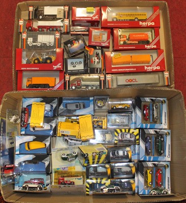 Lot 1527 - 2x trays of boxed modern issue diecast to...