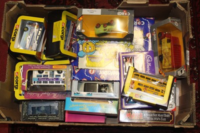 Lot 1528 - A tray of various boxed modern issue diecast...