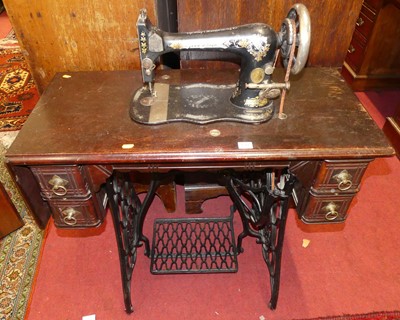 Lot 1211 - An early 20th century Singer treadle sewing...