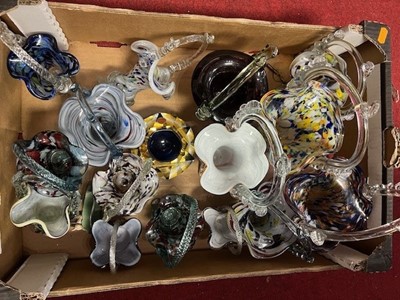 Lot 670 - A box of art glass baskets