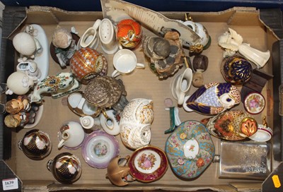 Lot 1639 - A tray of mixed ceramics, to include Crown...