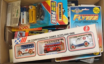 Lot 1641 - A box of various boxed modern issue diecast to...