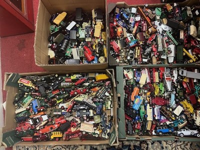 Lot 726 - A collection of diecast model vehicles to...