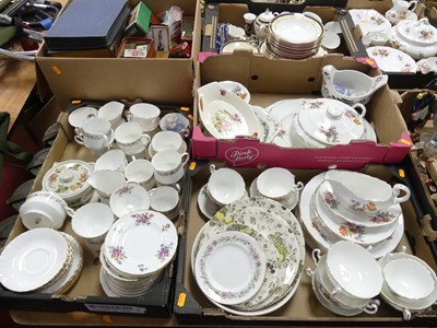 Lot 719 - A collection of ceramics to include Paragon...