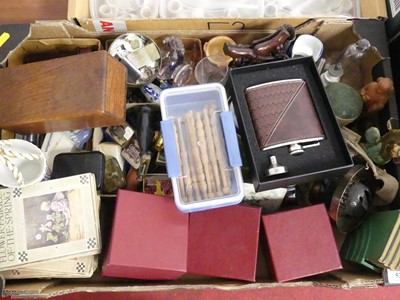 Lot 521 - A collection of miscellaneous items to include...