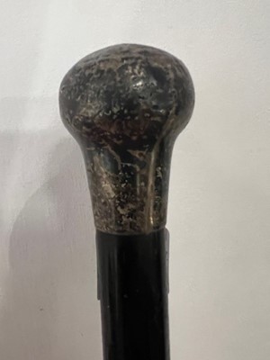 Lot 629 - A silver topped walking cane