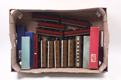 Lot 370 - One Tray of Hornby Dublo coaches, mostly...