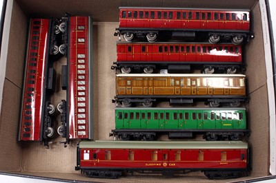 Lot 366 - Seven Hornby-Dublo unboxed coaches: 2-rail –...