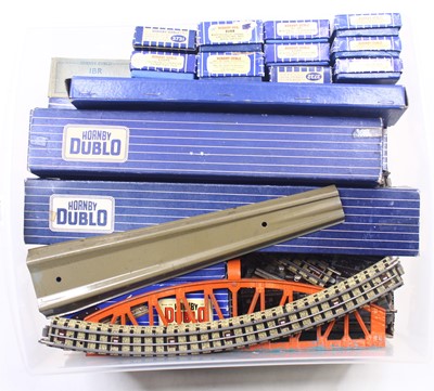 Lot 391 - A small collection of Hornby-Dublo unboxed...