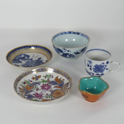 Lot 218 - A small collection of Chinese ceramics; blue...